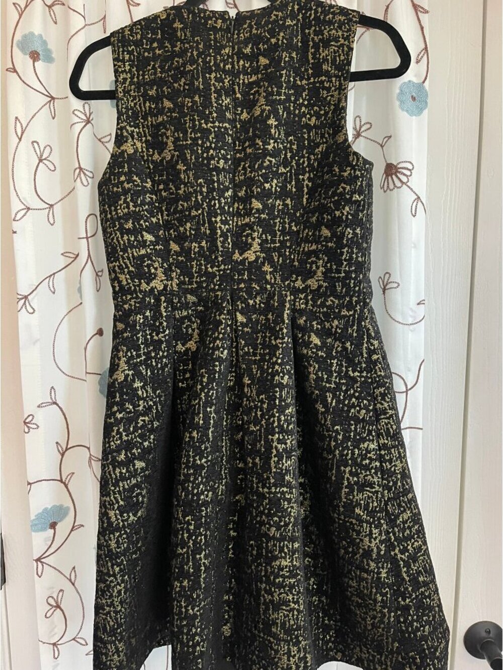 Vero Moda | Sz 4 | US 4 - Black & Gold Jacquard Fit-and-Flare Dress - Picture 5 of 9